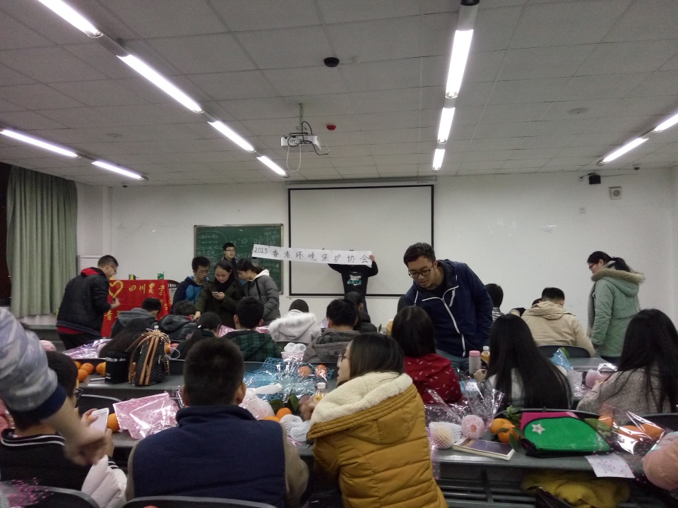 美狮贵宾会官网青工部水果贺卡制作顺利完成