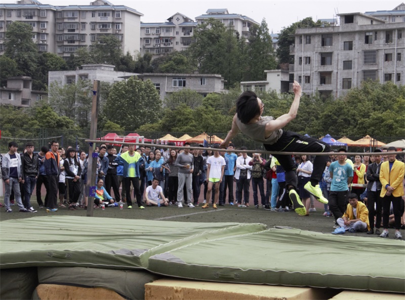 美狮贵宾会官网运动代表团参加我校第三十八届运动会 美狮贵宾会官网运动代表团参加我校第三十八届运动会