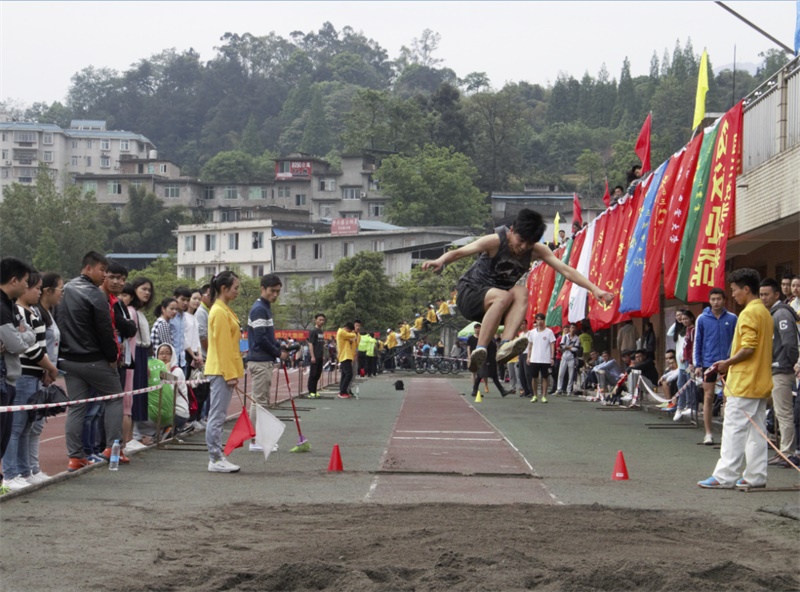 美狮贵宾会官网运动代表团参加我校第三十八届运动会 美狮贵宾会官网运动代表团参加我校第三十八届运动会