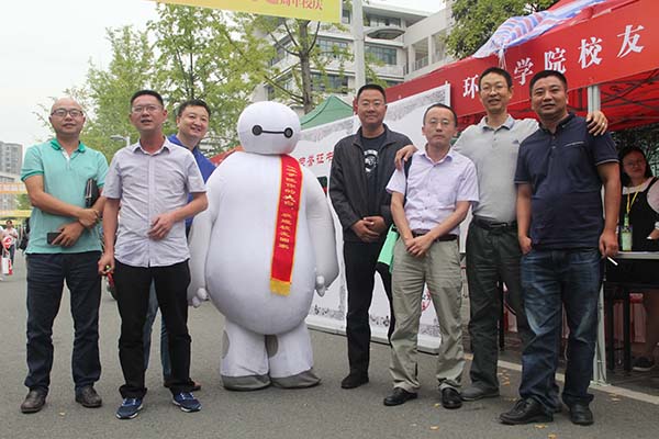 美狮贵宾会官网学生创意迎接校友 美狮贵宾会官网学生创意迎接校友