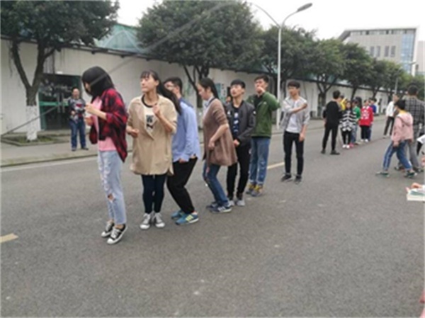明媚春光里,小班情谊浓 明媚春光里,小班情谊浓