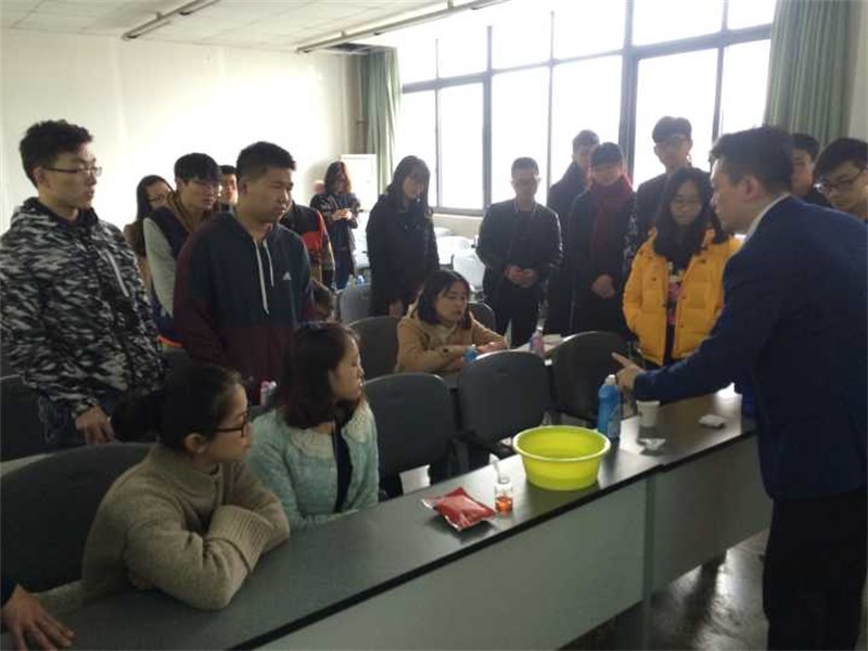“蓝月亮”讲师科学洗衣培训讲座顺利开展 “蓝月亮”讲师科学洗衣培训讲座顺利开展