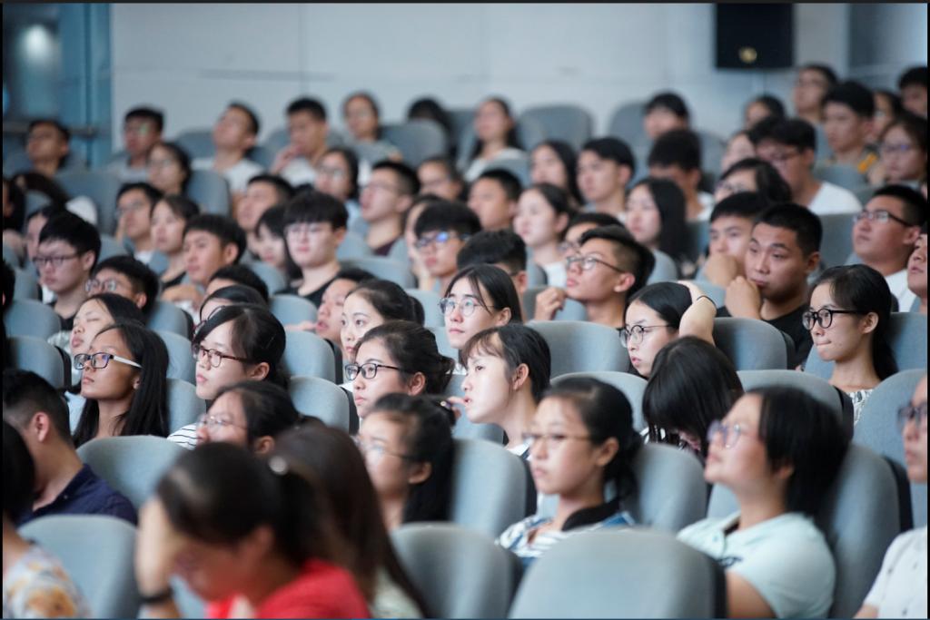 美狮贵宾会官网召开2017级新生大会 美狮贵宾会官网召开2017级新生大会