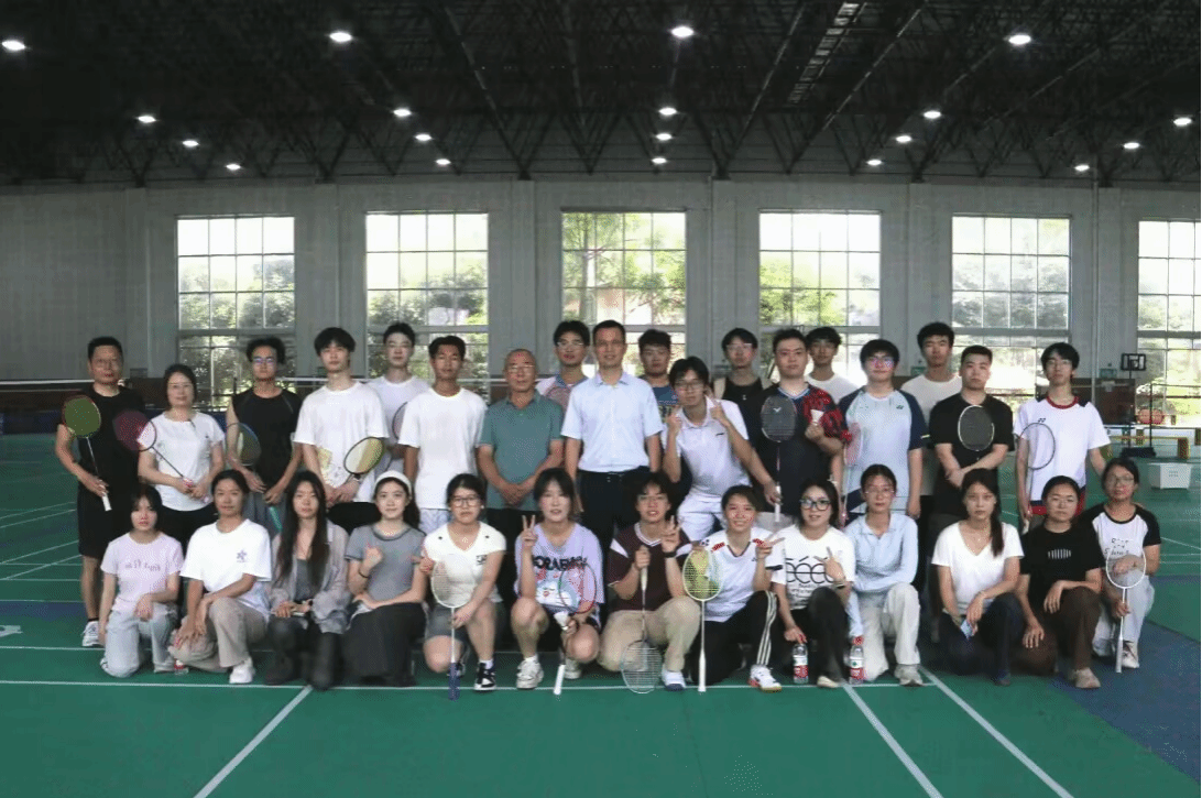 “羽你相约，活力环院”——美狮贵宾会官网首届师生羽毛球联谊赛圆满落幕