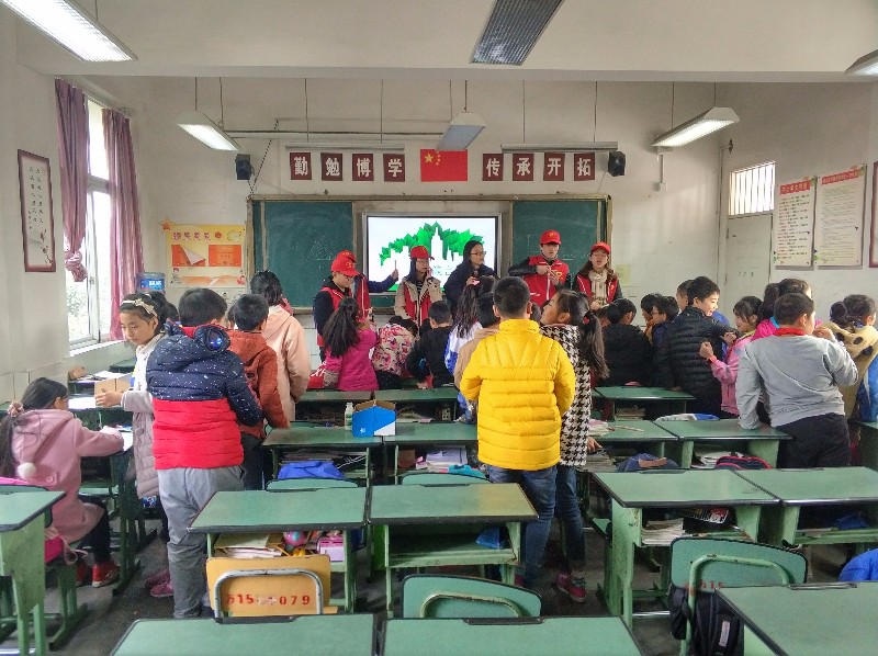 新雨助学,环保知识进课堂 新雨助学,环保知识进课堂