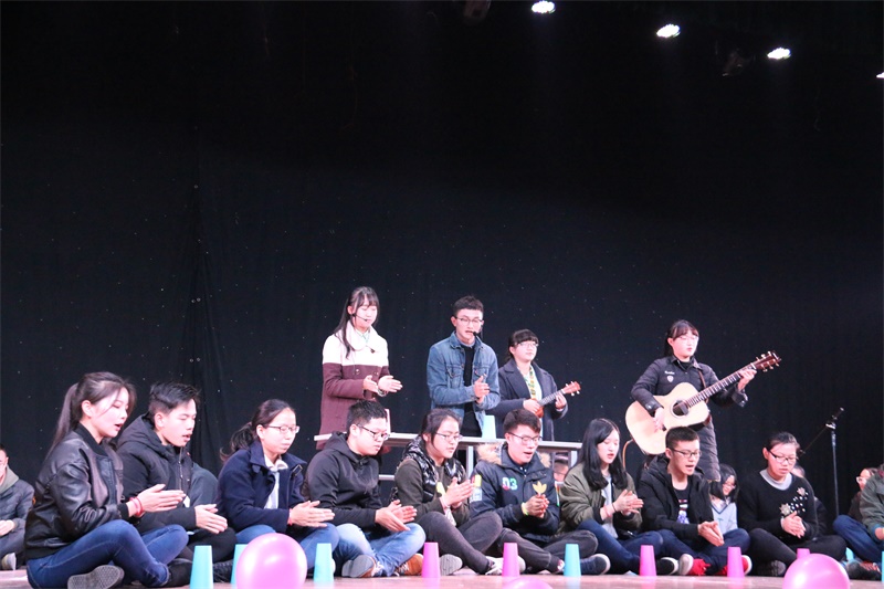 光“才”夺目,“艺”展青春 ——美狮贵宾会官网新生才艺大赛精彩上演 光“才”夺目,“艺”展青春 ——美狮贵宾会官网新生才艺大赛精彩上演