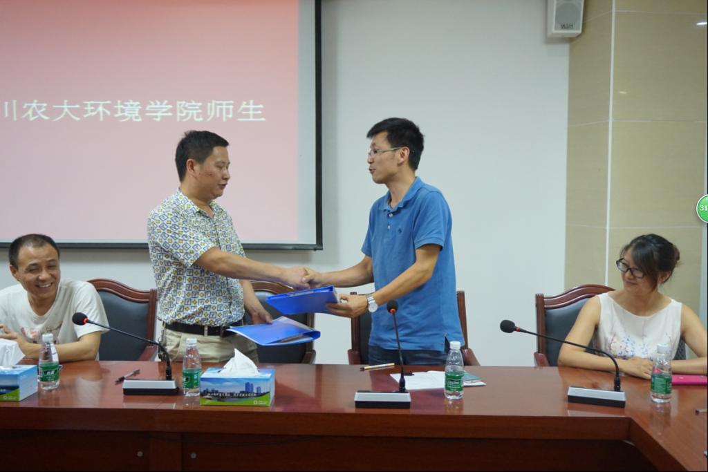 美狮贵宾会官网副书记李维彬带队赴新津县环保局开展暑期社会实践